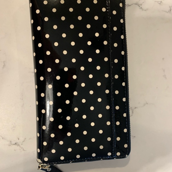 Kate Spade wallet offers ton of space. - Picture 5 of 9